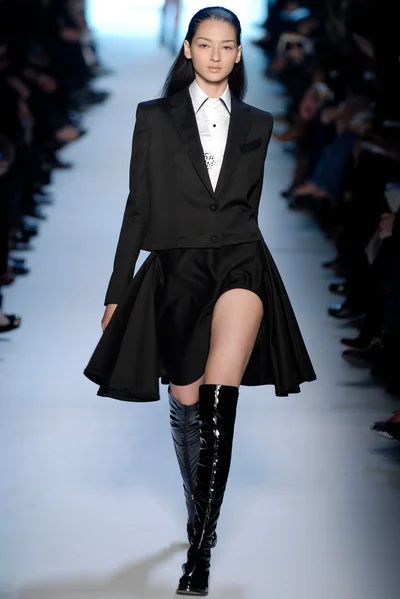 Look 3